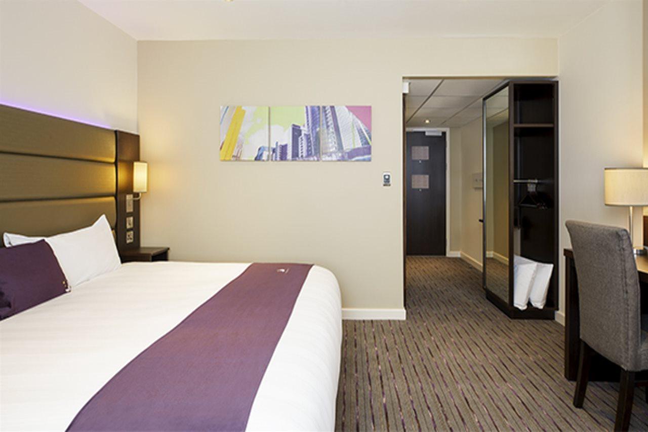 Premier Inn Premier Inn Bagshot Dış mekan fotoğraf