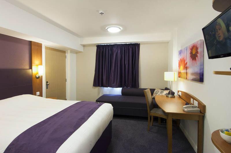 Premier Inn Premier Inn Bagshot Dış mekan fotoğraf